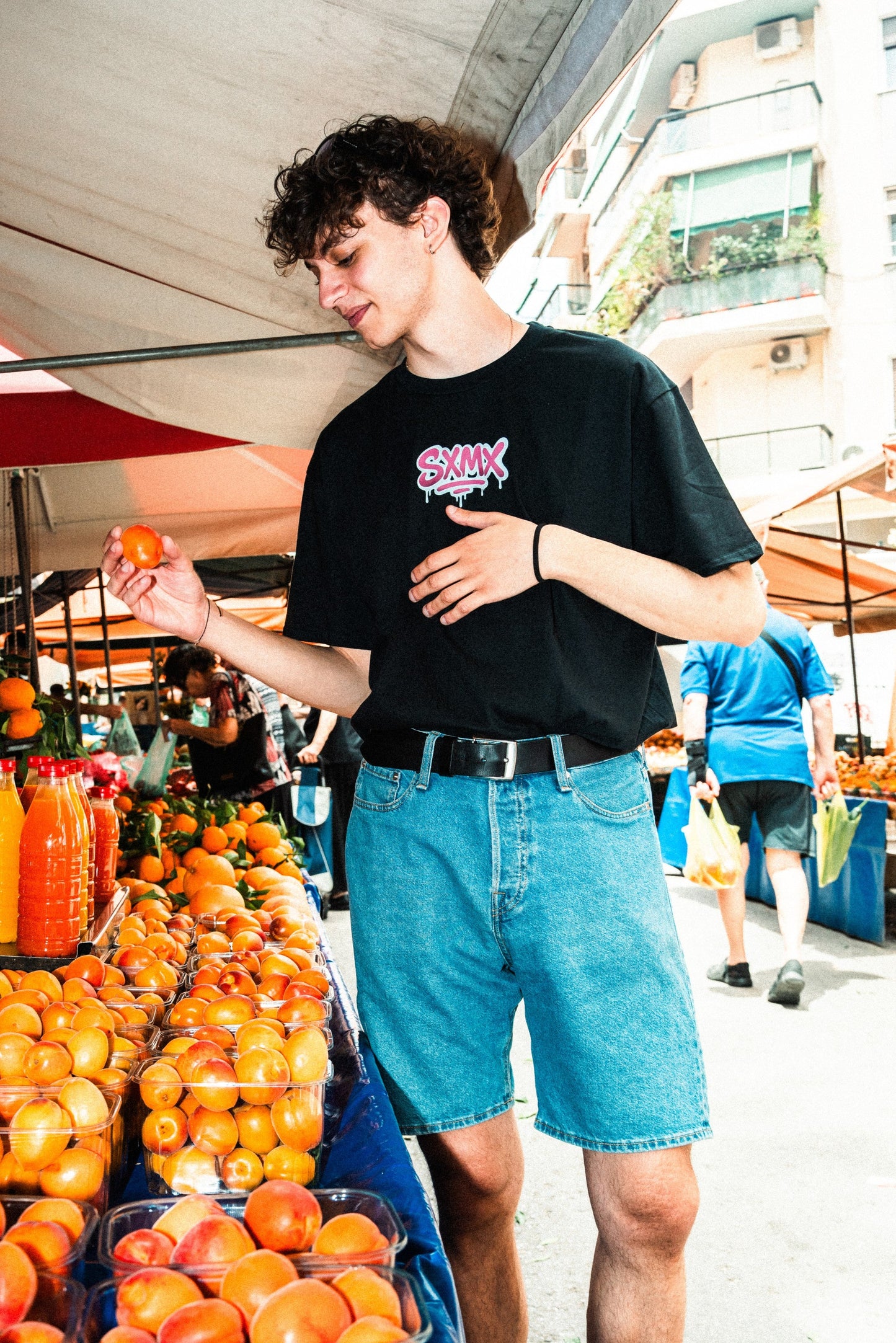 A peach please | T-shirt