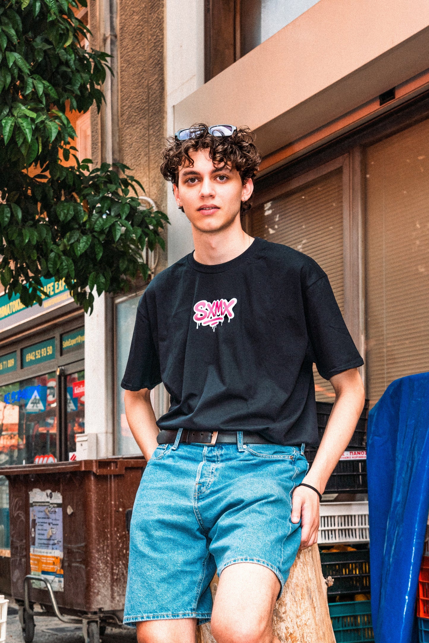 A peach please | T-shirt