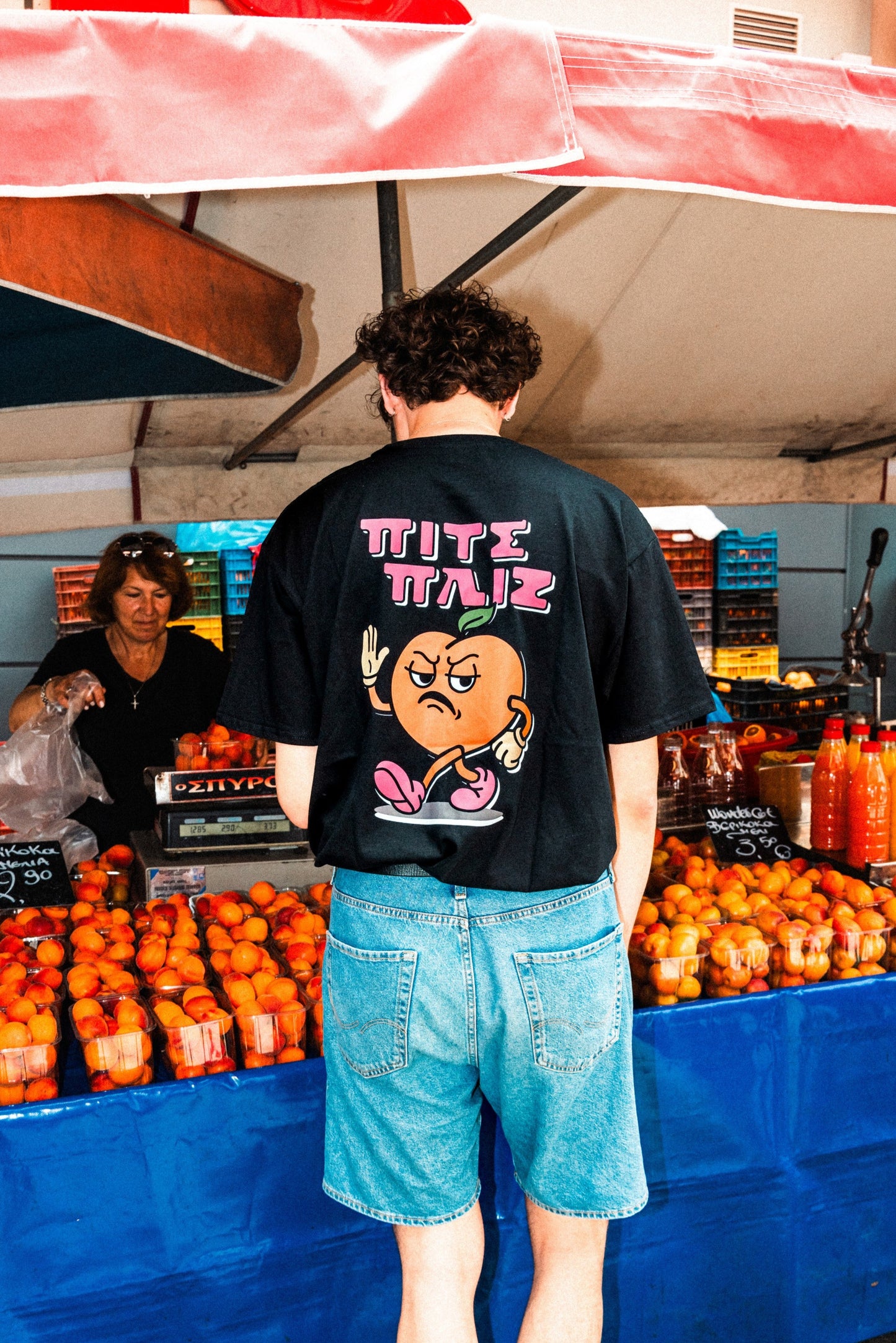 A peach please | T-shirt